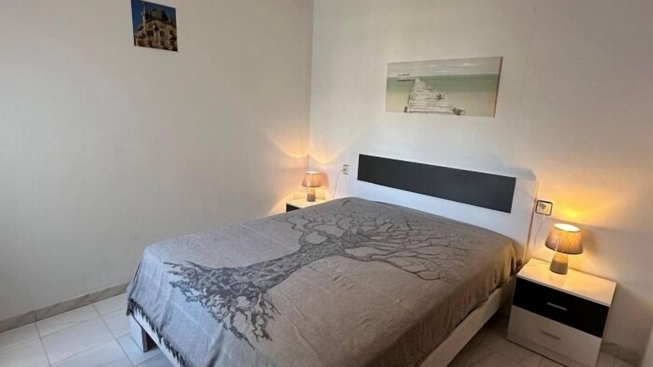Photo of Bedroom in Roses Town Center