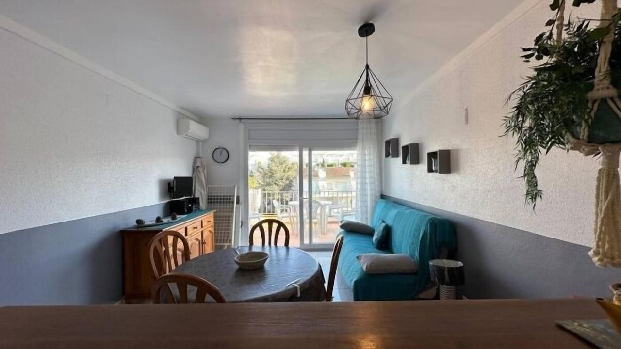 Photo of Livingroom in Roses Town Center