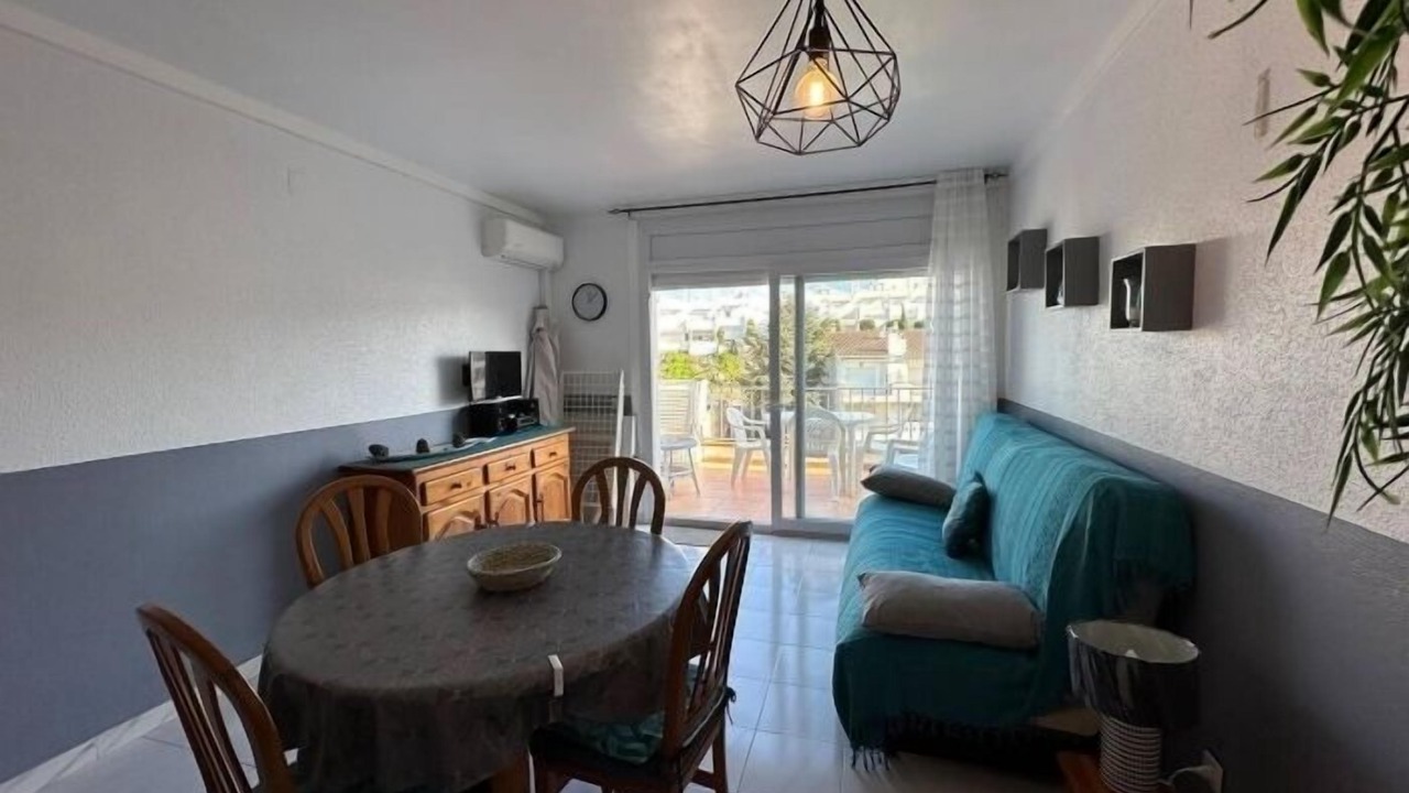 Photo of Livingroom in Roses Town Center