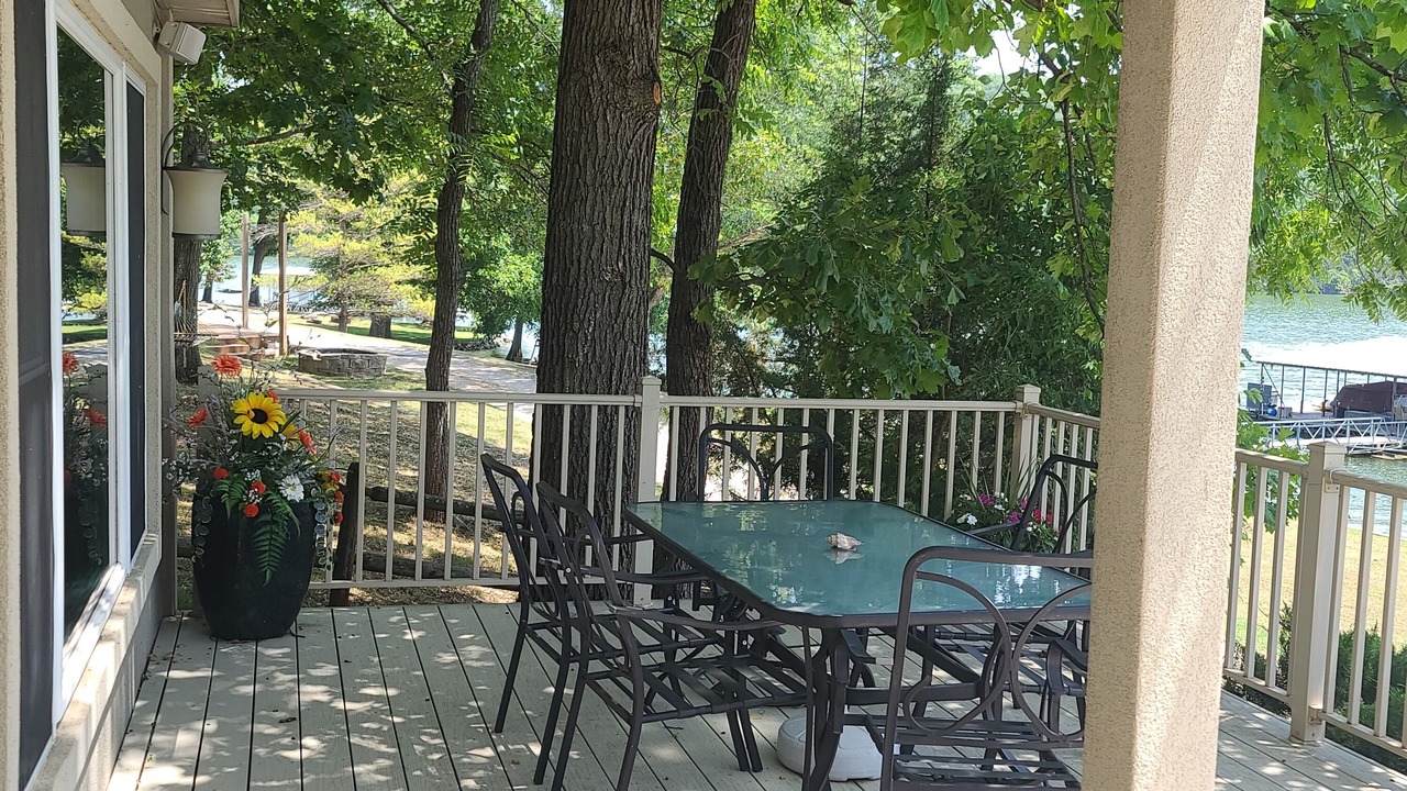 Photo of Outdoor in Roach
