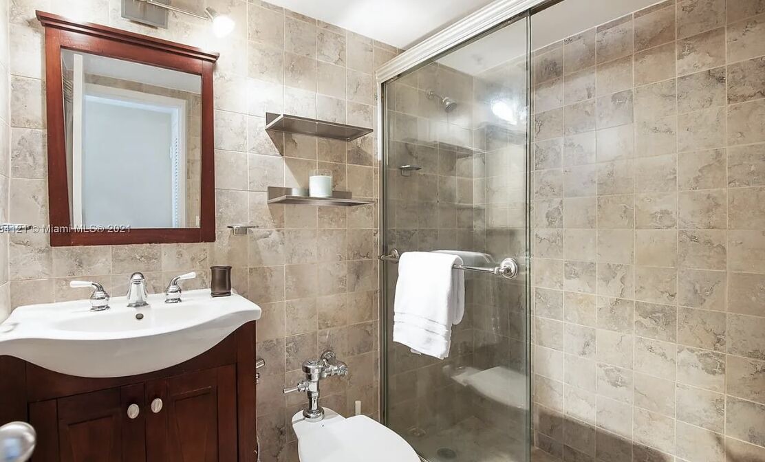 Photo of Bathroom in West Avenue
