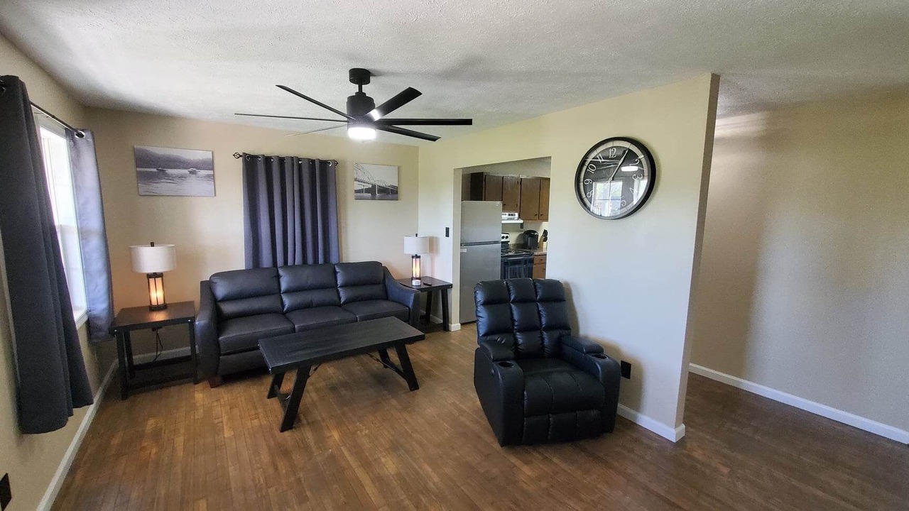 Photo of Livingroom in Byrdstown