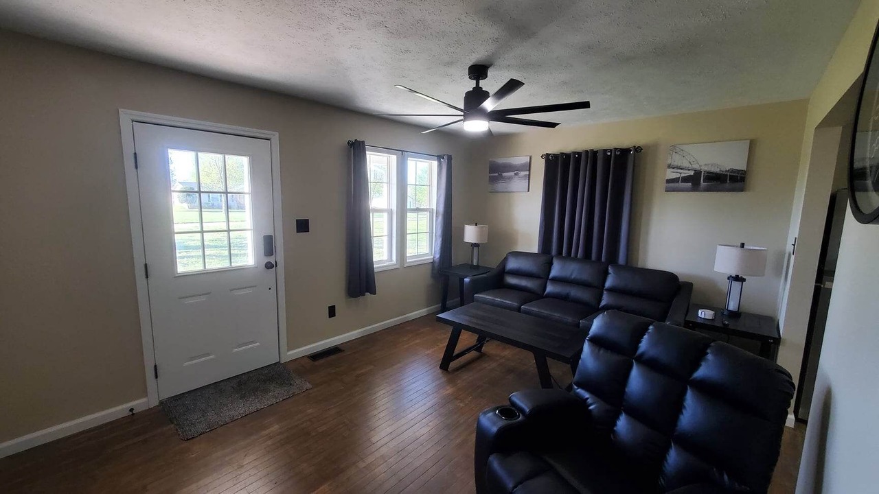 Photo of Livingroom in Byrdstown