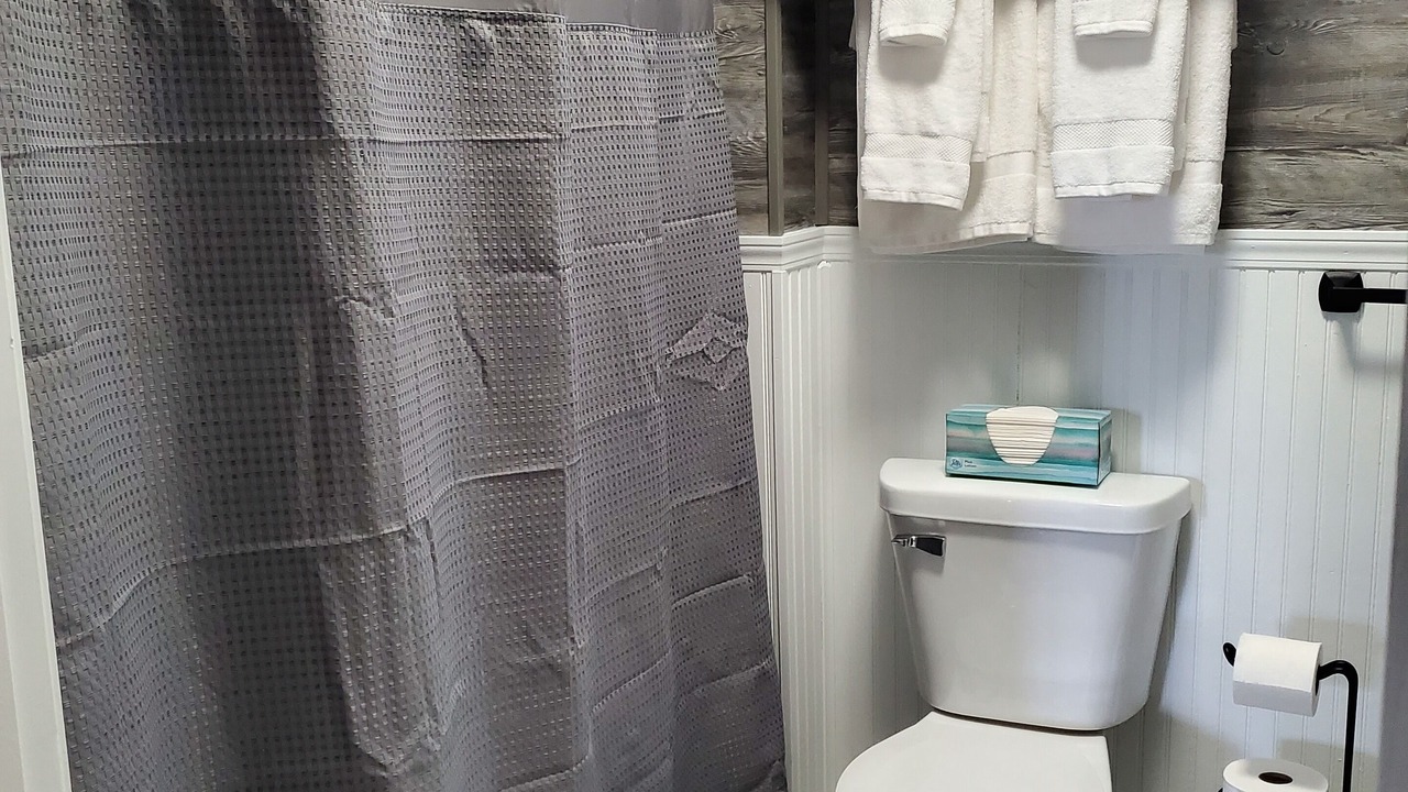 Photo of Bathroom in Byrdstown