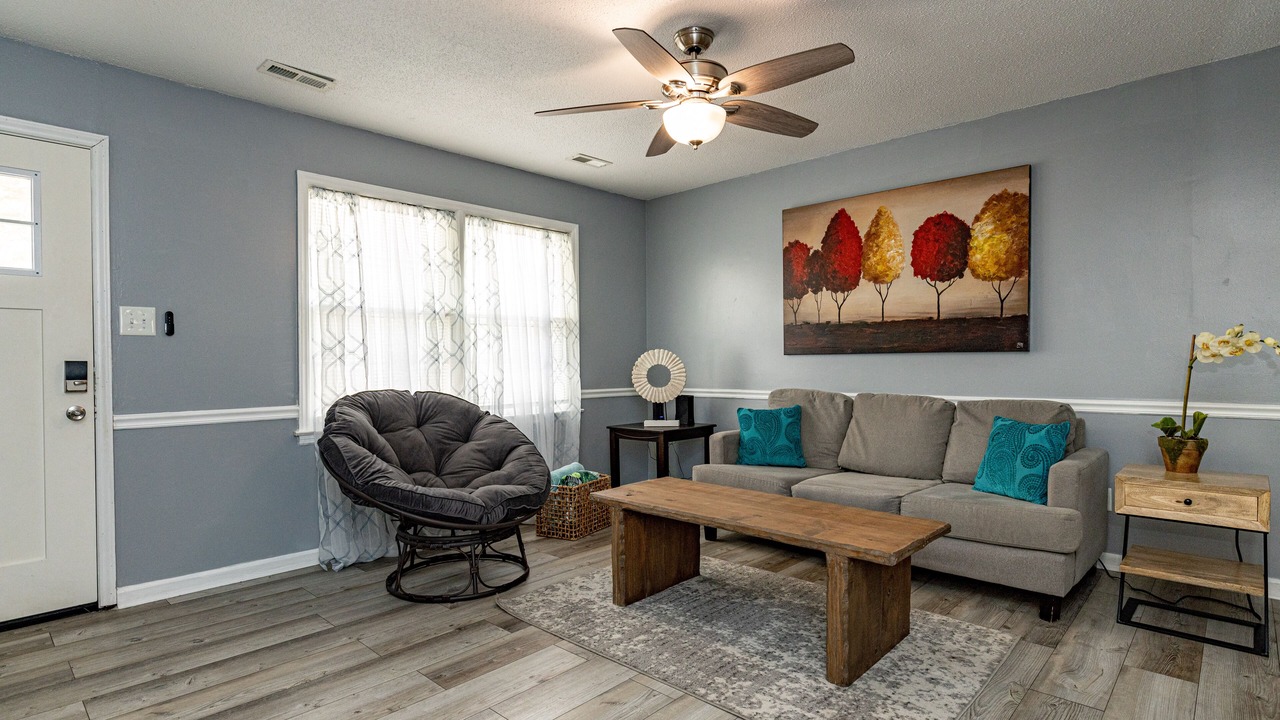 Photo of Livingroom in Southeast Raleigh