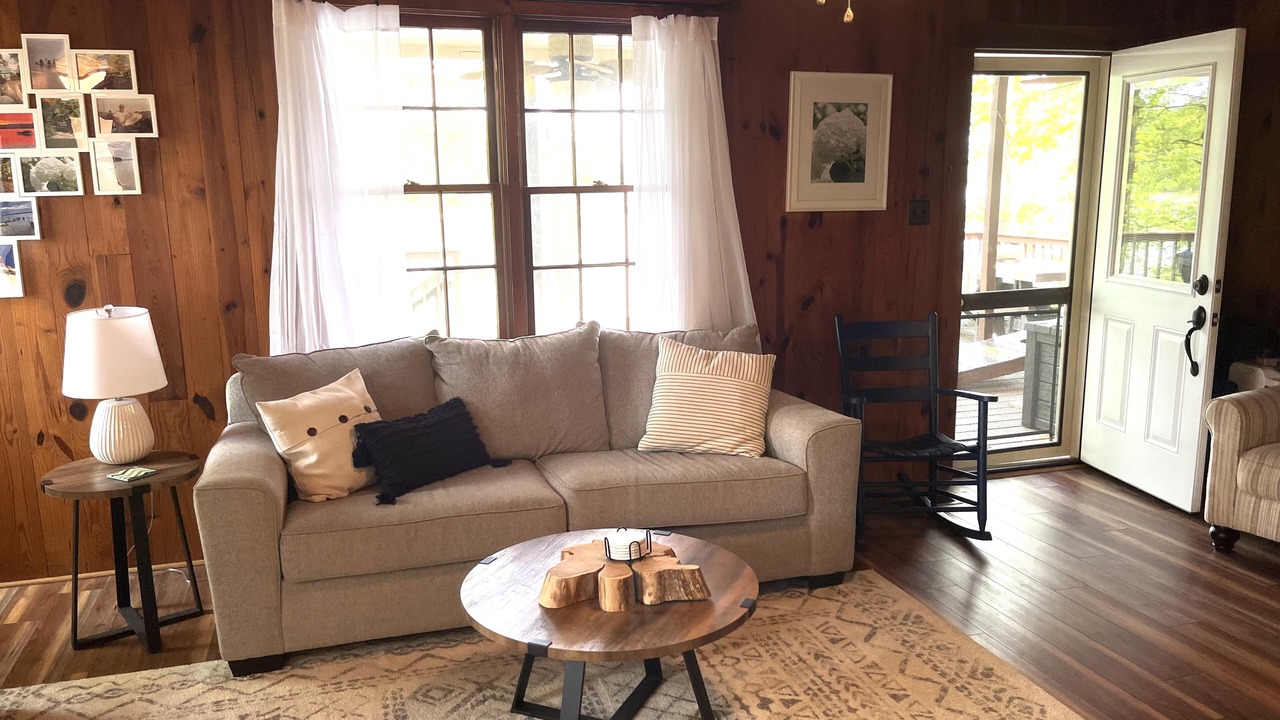 Photo of Livingroom in Jefferson City