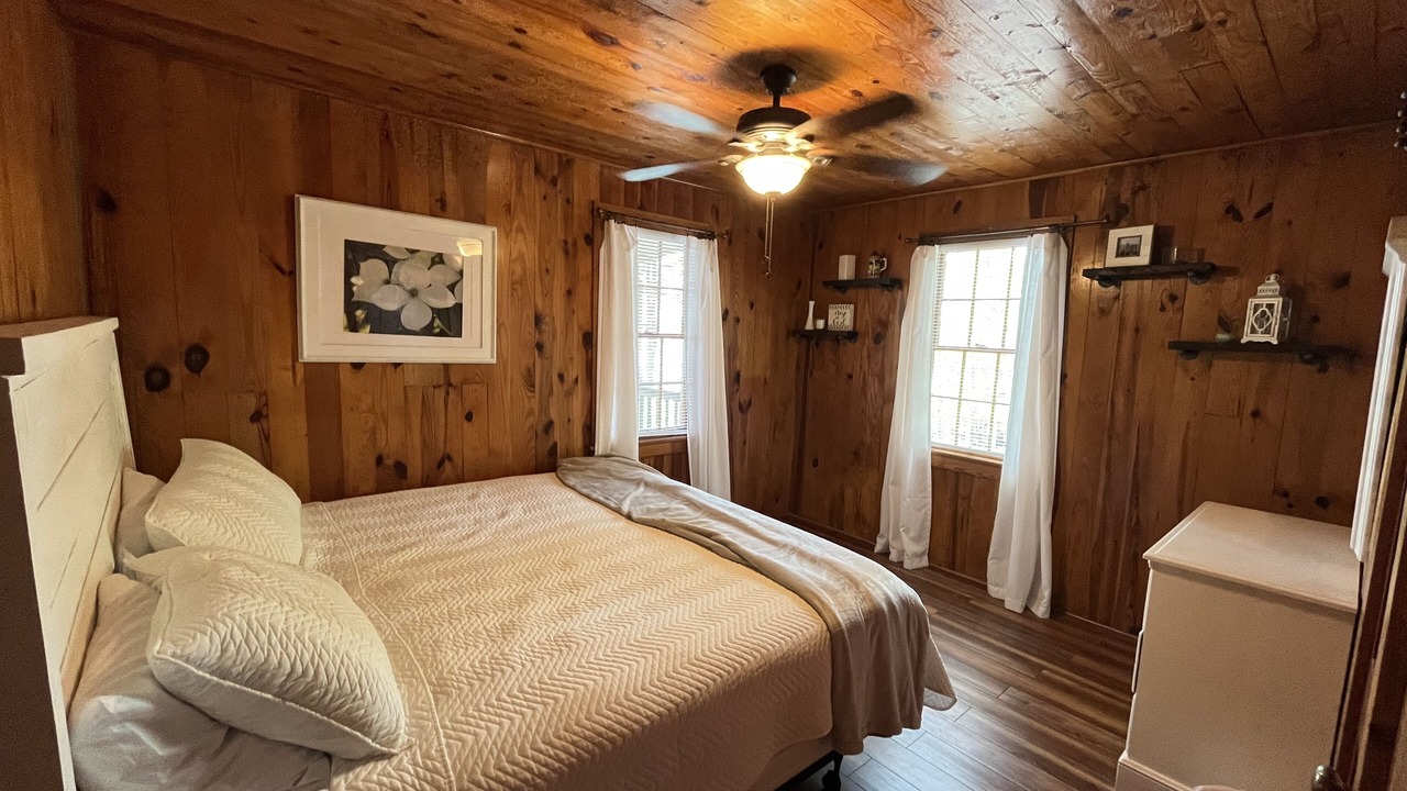 Photo of Bedroom in Jefferson City