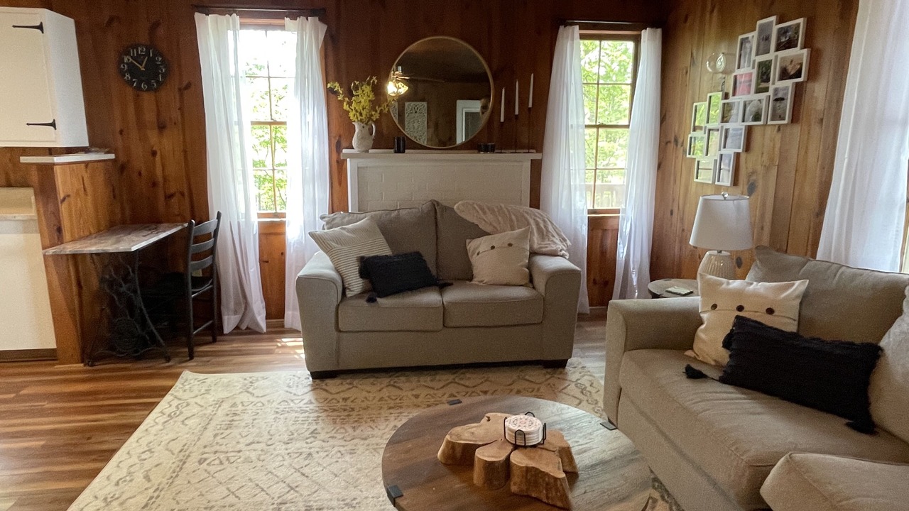 Photo of Livingroom in Jefferson City