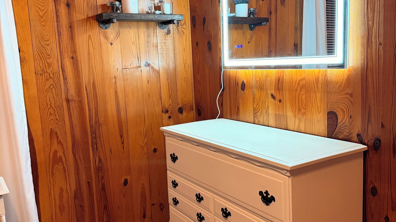 Photo of Bedroom in Jefferson City