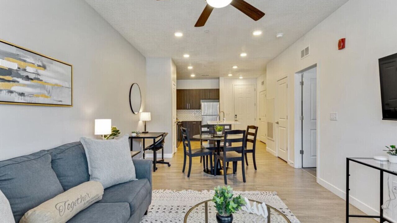 Photo of Livingroom in Draper