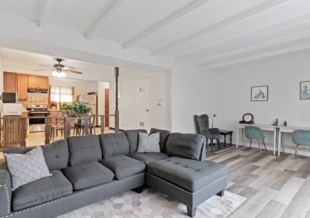 Photo of Livingroom in Airport Township