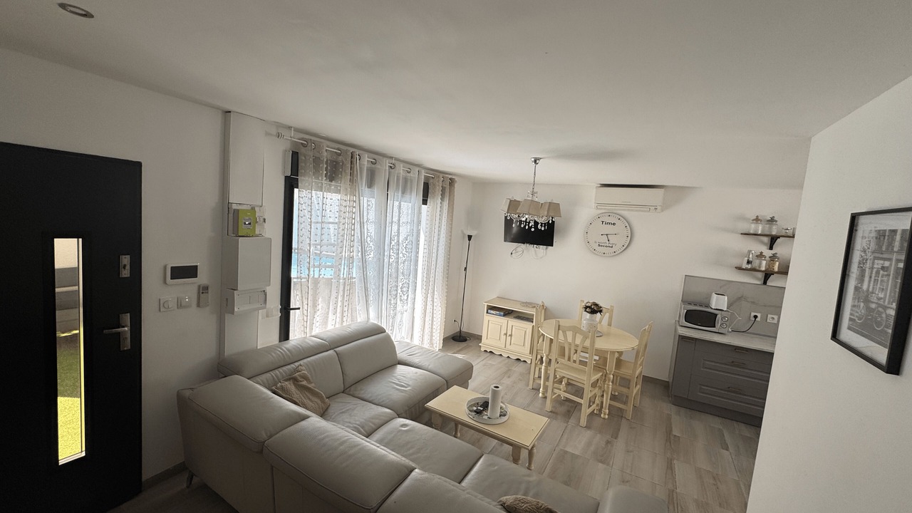 Photo of Livingroom in Bessan