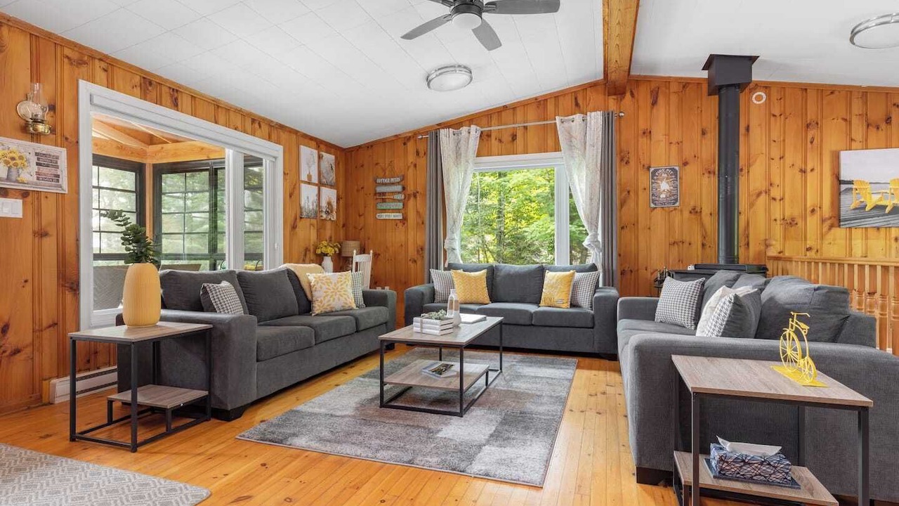 Photo of Livingroom in Bracebridge
