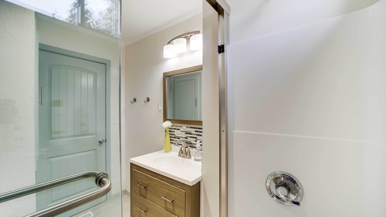Photo of Bathroom in Cherry Street