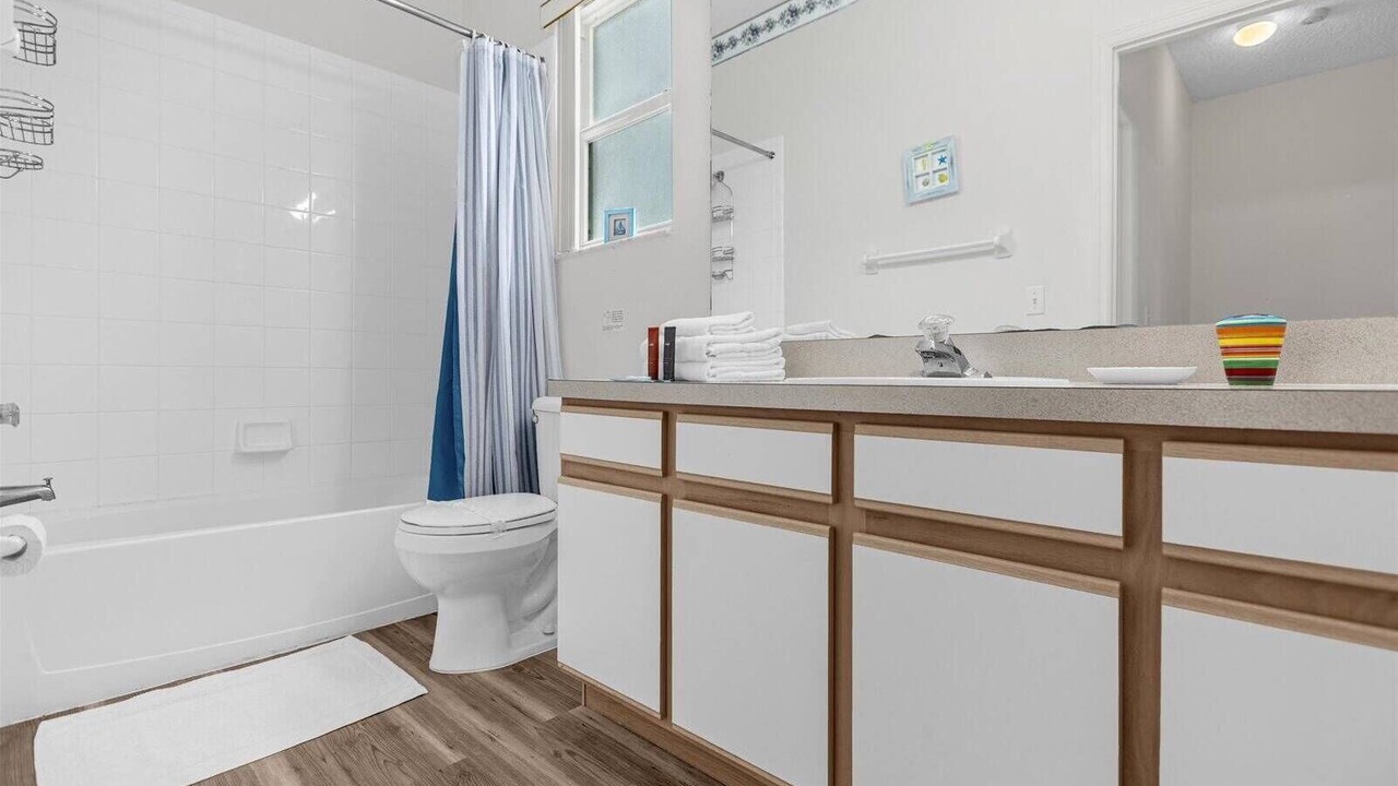Photo of Bathroom in Crescent Lakes