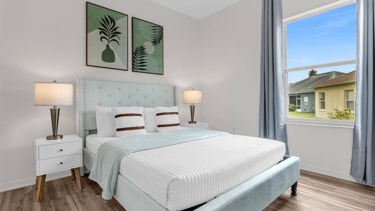 Photo of Bedroom in Crescent Lakes