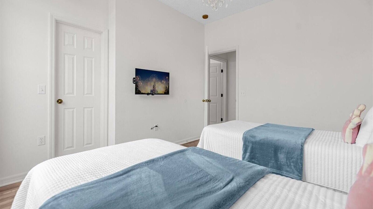 Photo of Bedroom in Crescent Lakes