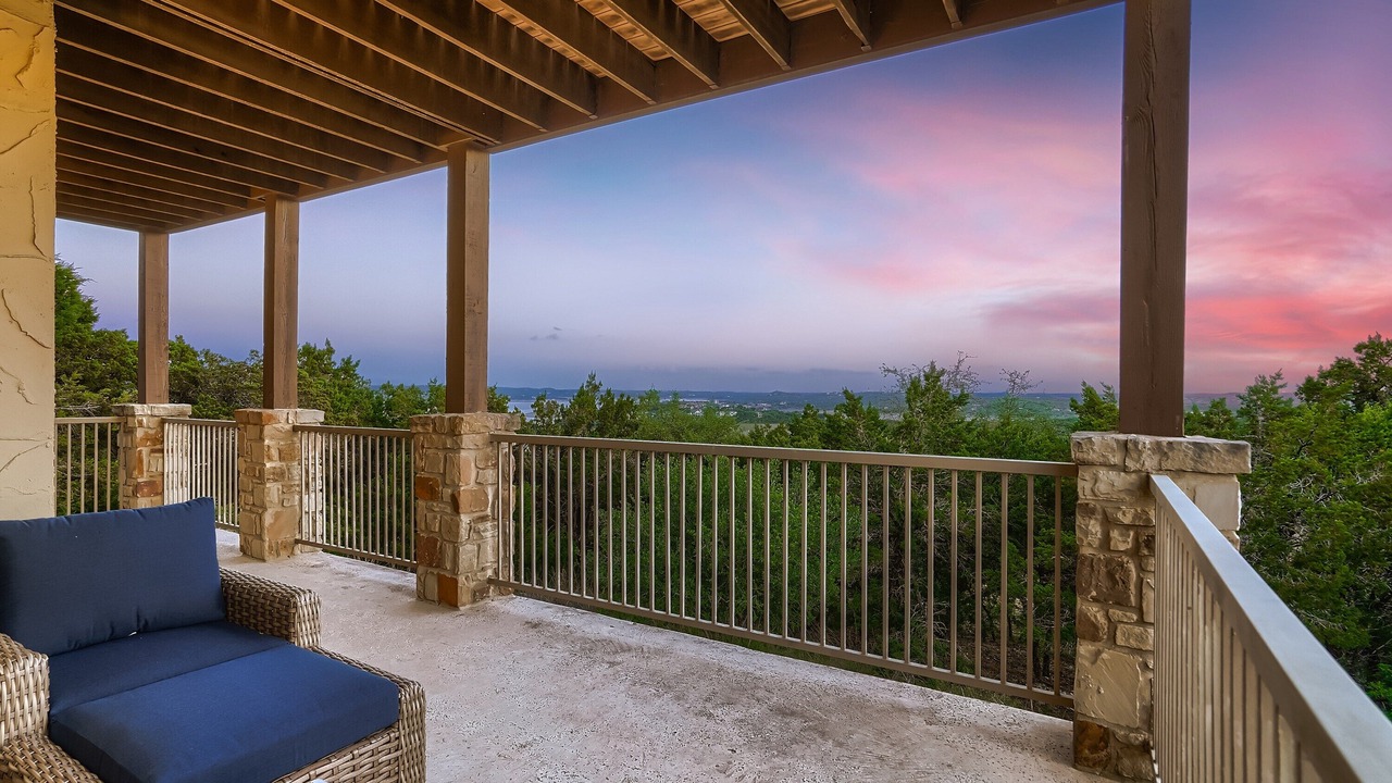 Photo of Patio Balcony in Jonestown