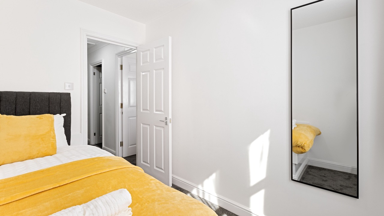 Photo of Bedroom in Hale