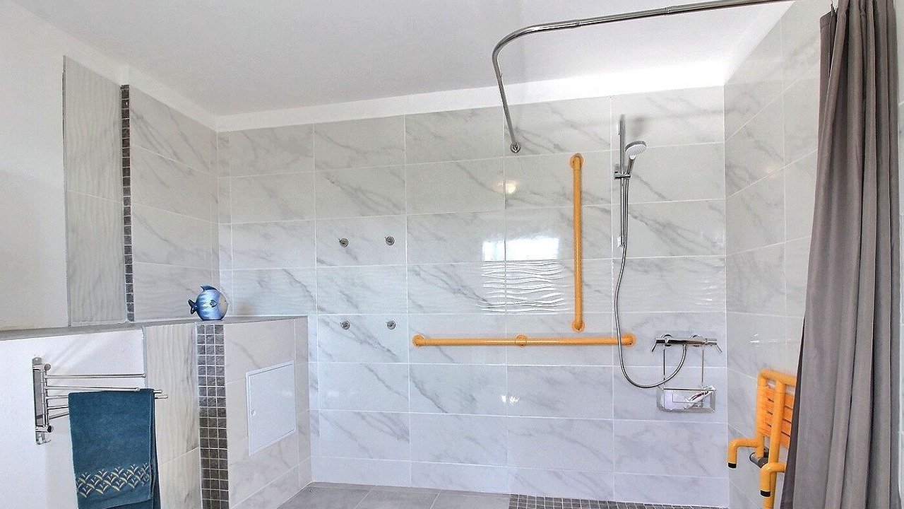 Photo of Bathroom in Bourbriac