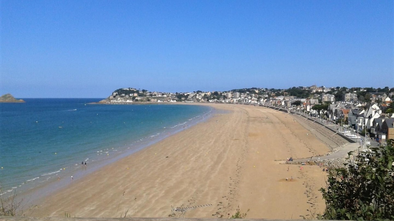 Photo of Others in Gausson