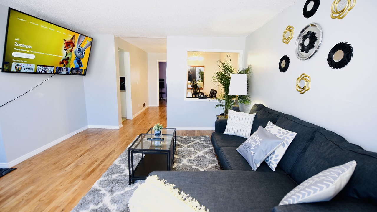 Photo of Livingroom in Rideau Heights