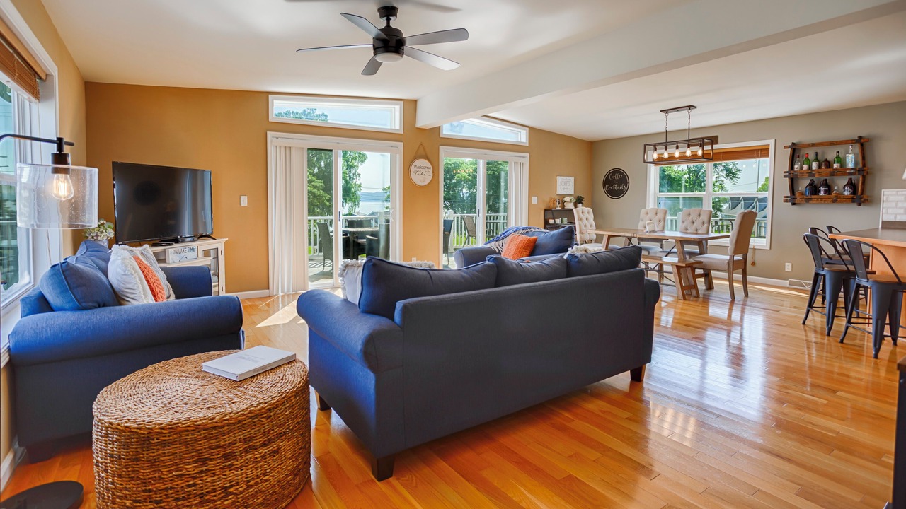 Photo of Livingroom in Romulus
