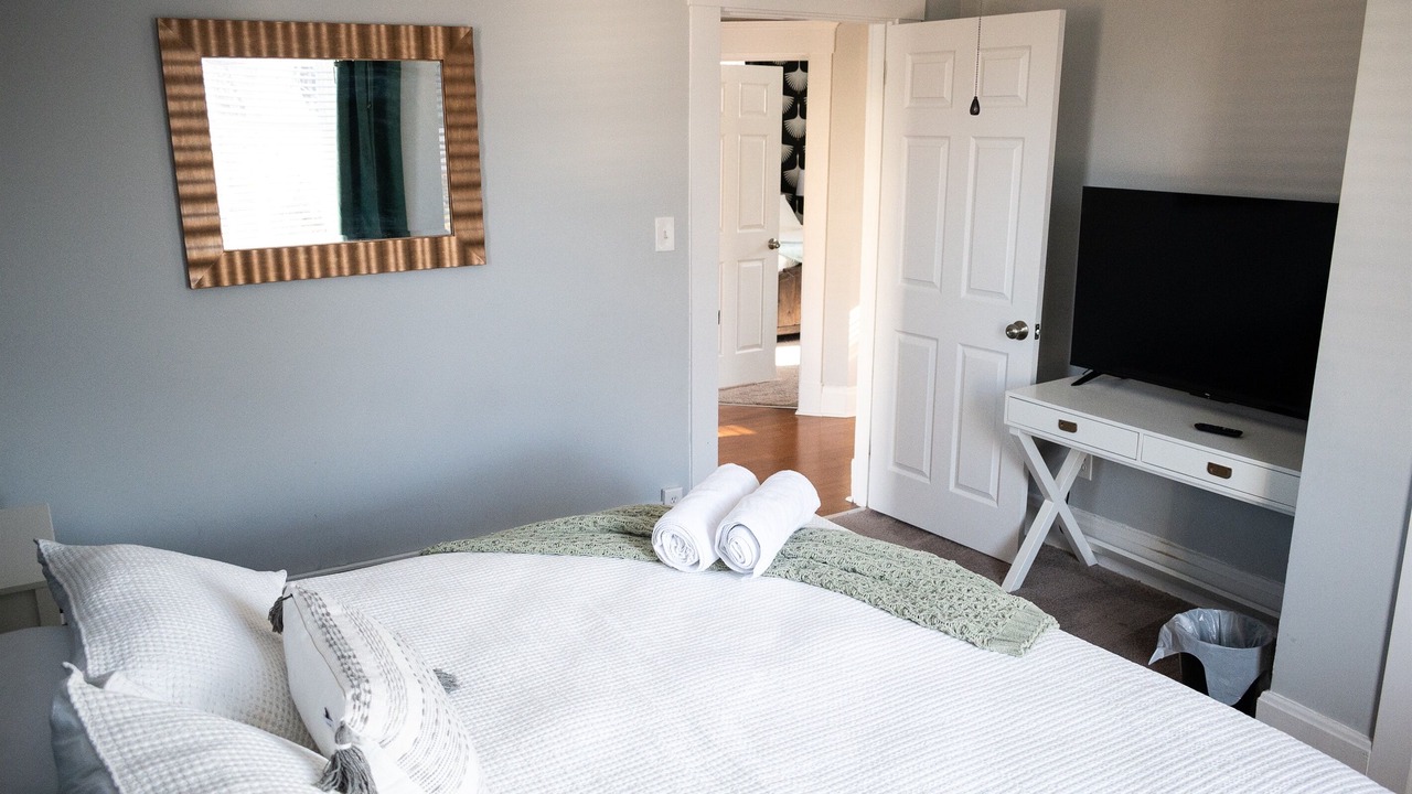 Photo of Bedroom in Roselawn Finance