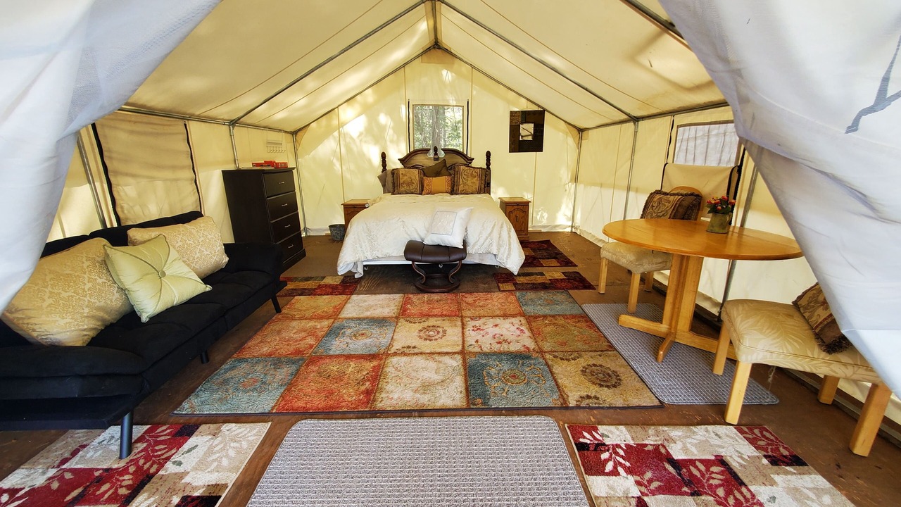 Photo of Bedroom in Cave Junction