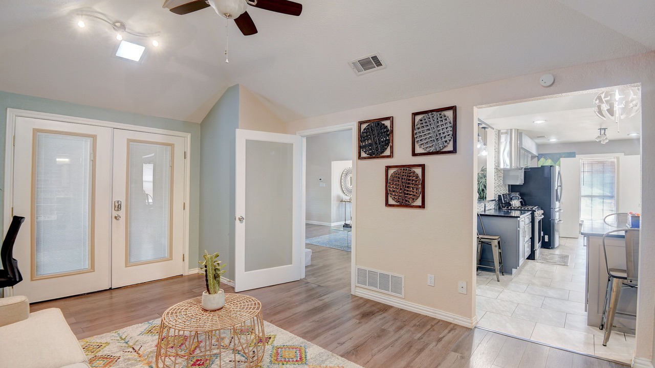 Photo of Livingroom in North Central Carrollton