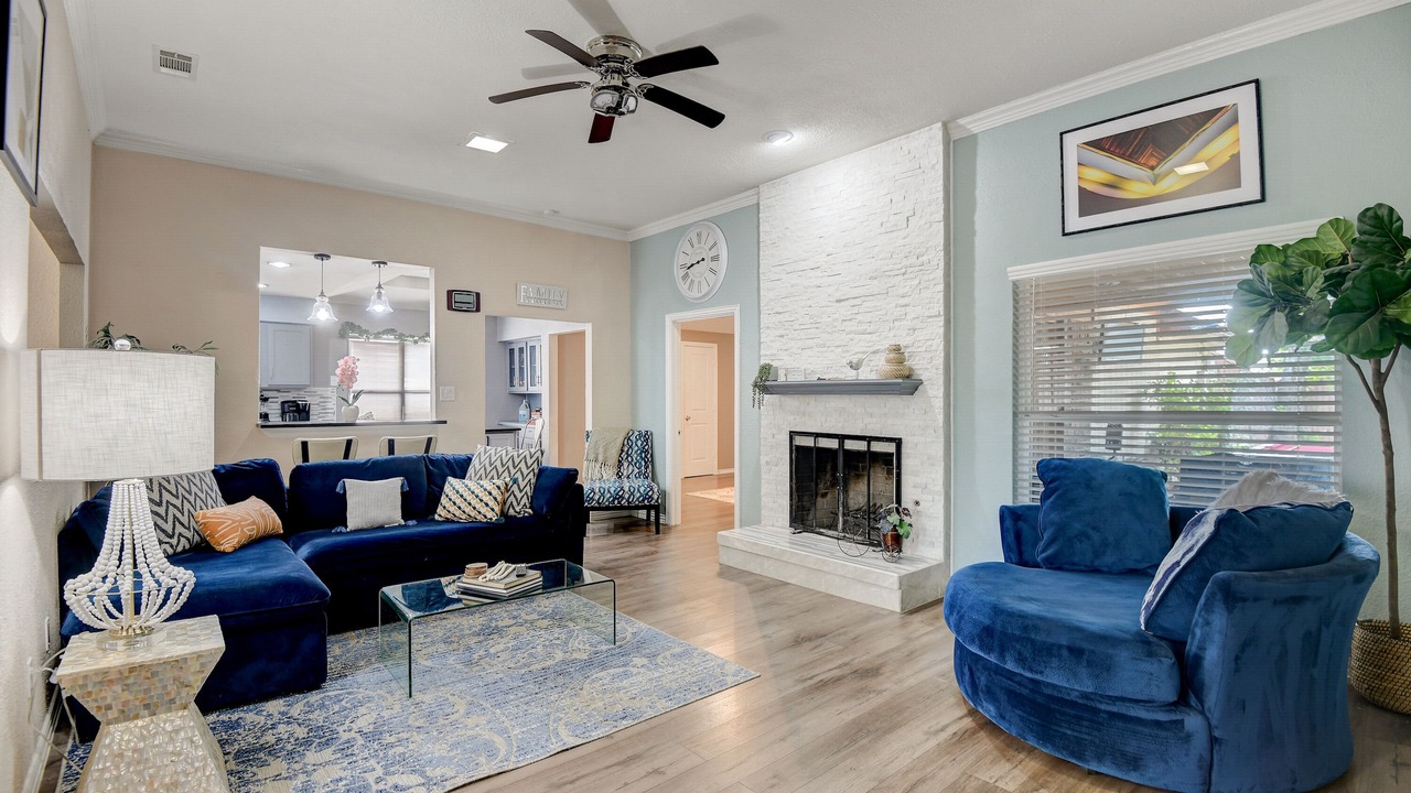 Photo of Livingroom in North Central Carrollton