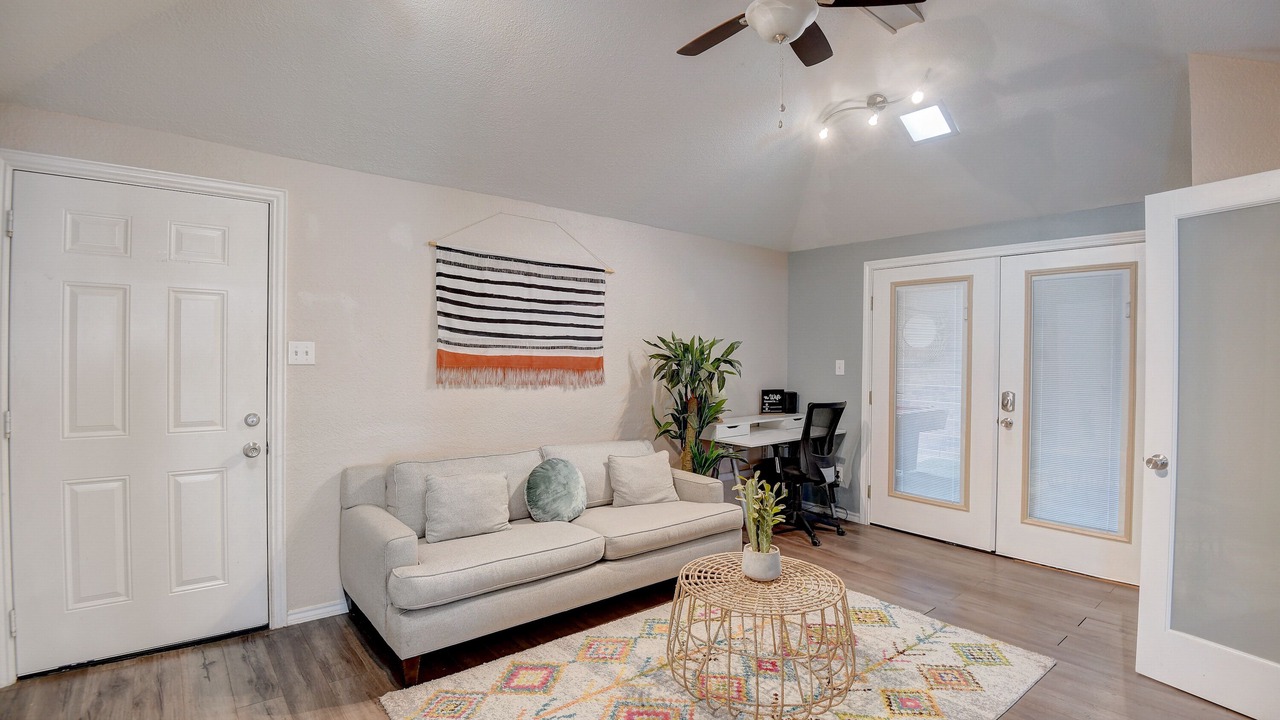 Photo of Livingroom in North Central Carrollton