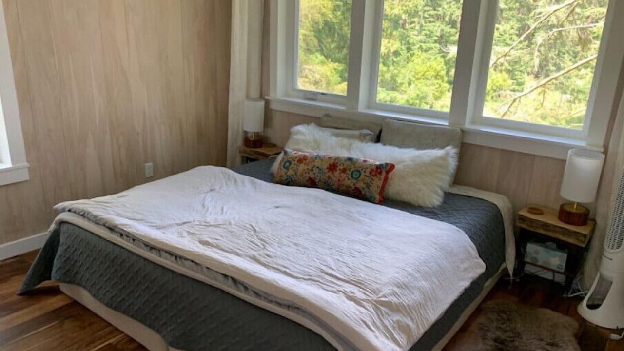 Photo of Bedroom in Coupeville