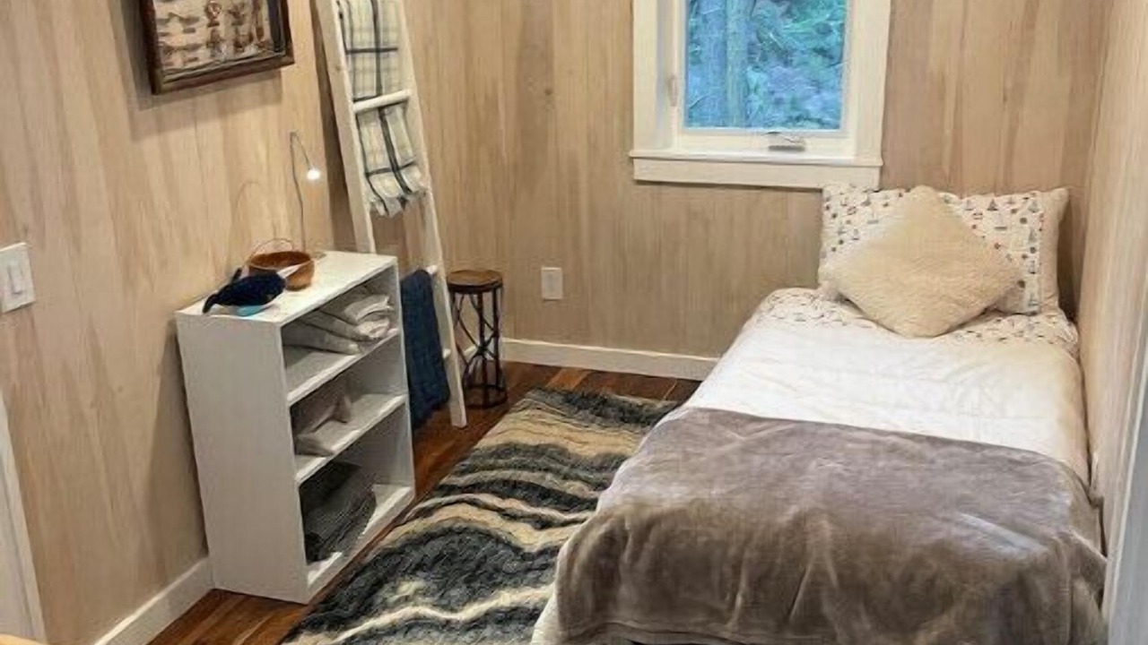 Photo of Bedroom in Coupeville