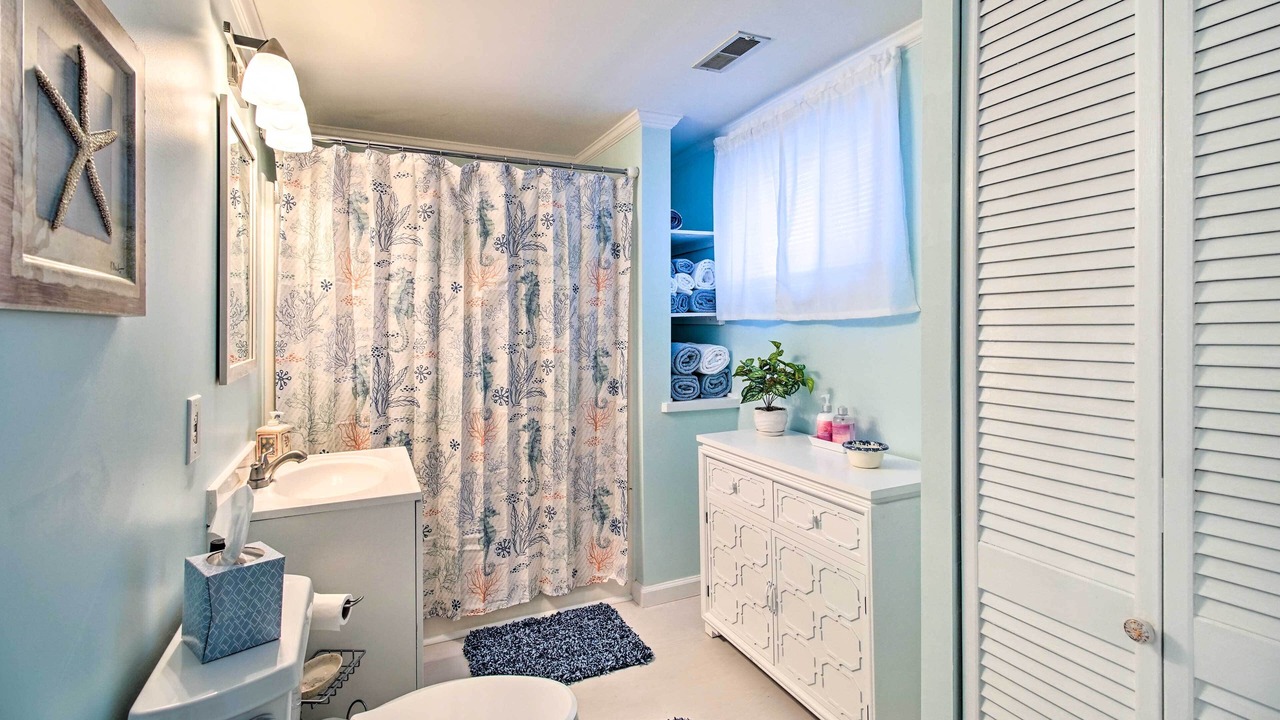 Photo of Bathroom in Colonial Beach