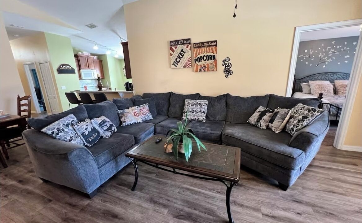Photo of Livingroom in Sandy Ridge