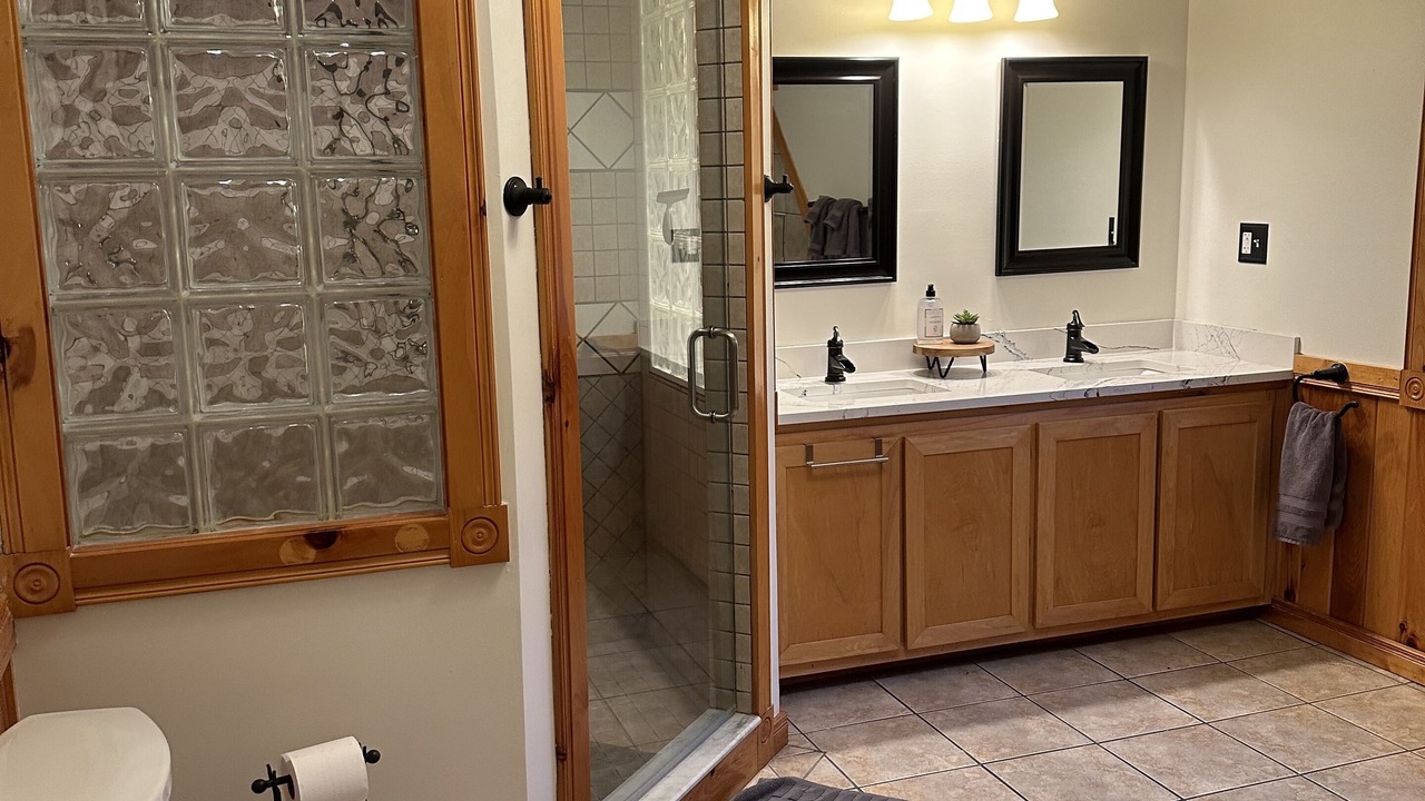 Photo of Bathroom in Ellenburg Depot