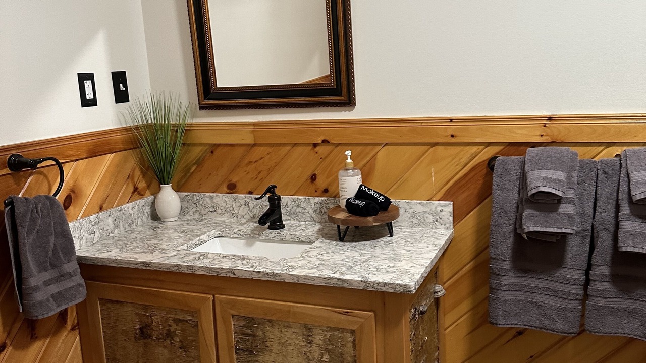 Photo of Bathroom in Ellenburg Depot