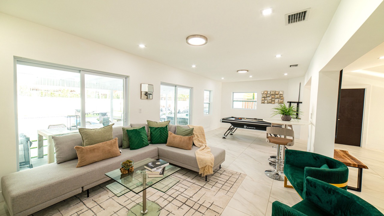 Photo of Livingroom in Ludlam