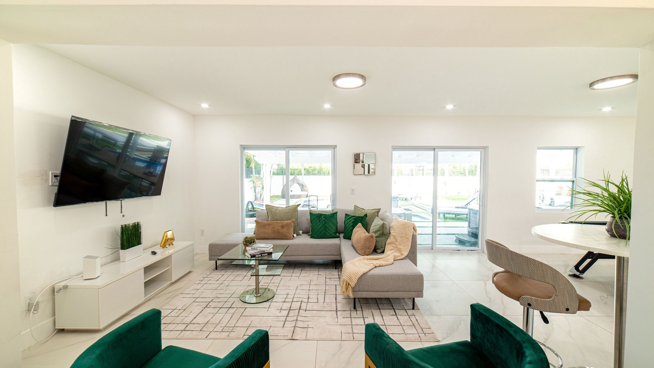 Photo of Livingroom in Ludlam