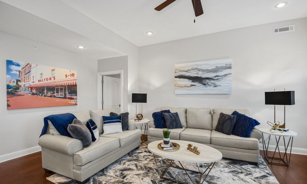 Photo of Livingroom in Downtown