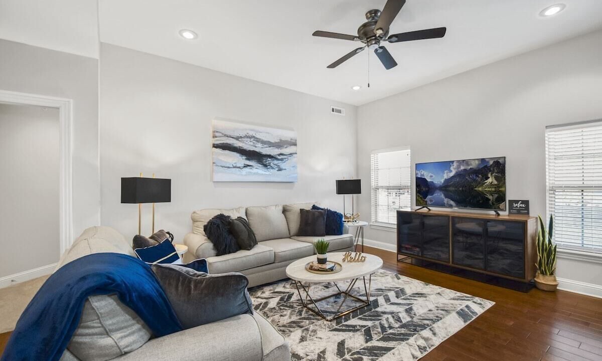 Photo of Livingroom in Downtown