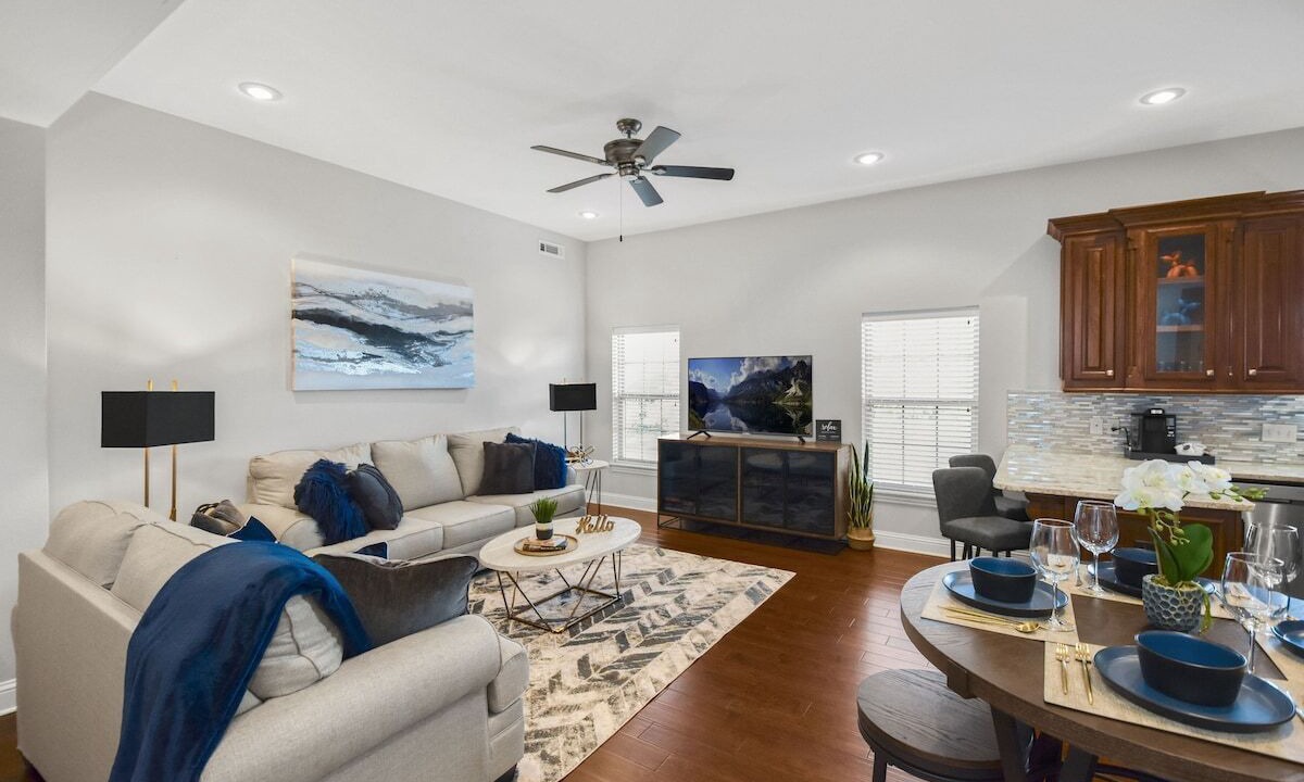 Photo of Livingroom in Downtown