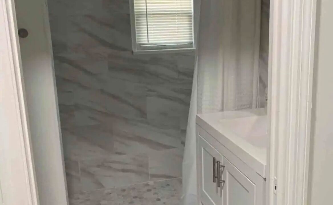 Photo of Bathroom in Parrot Cove