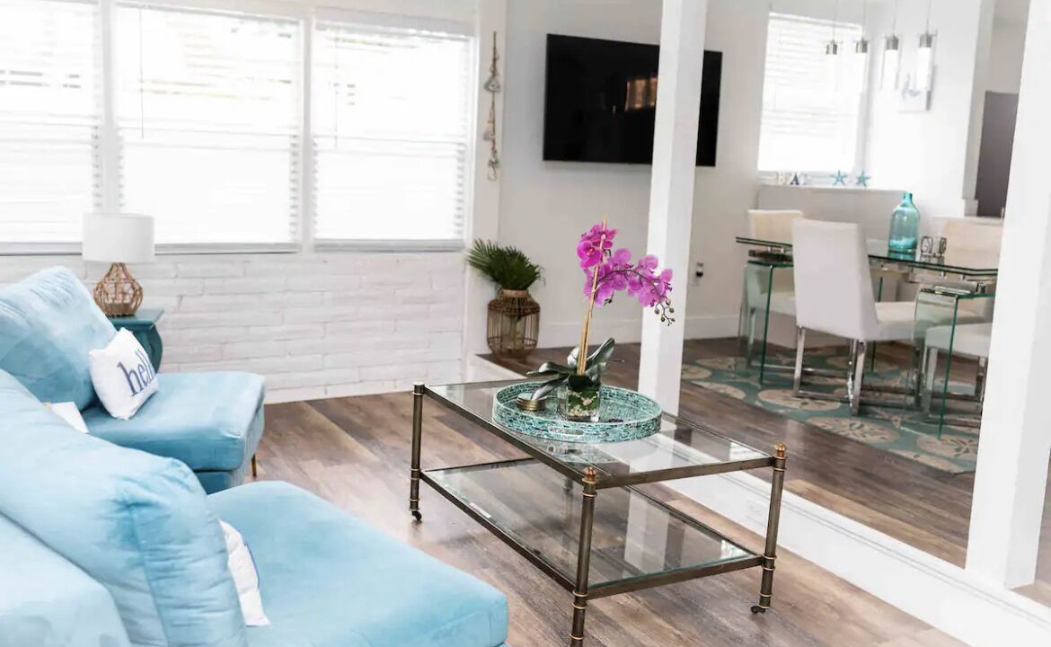 Photo of Livingroom in Parrot Cove