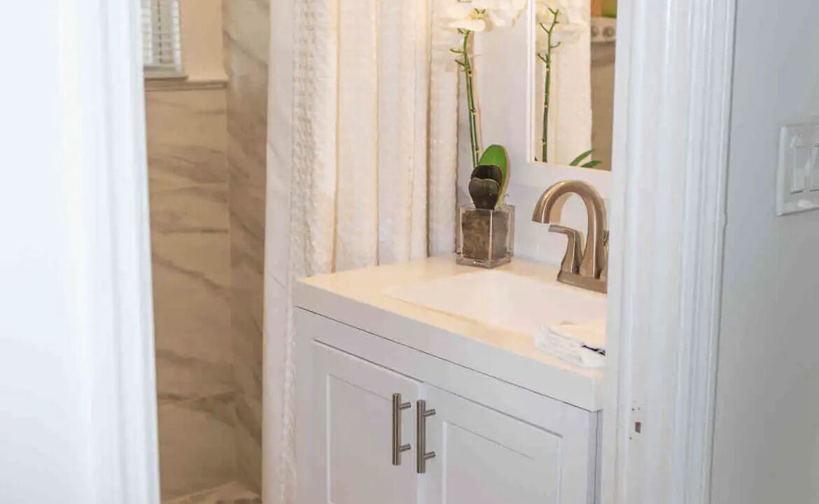 Photo of Bathroom in Parrot Cove