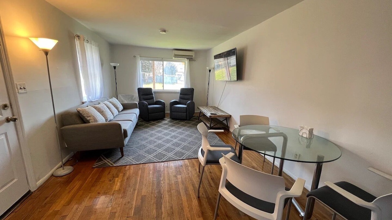 Photo of Livingroom in New Springville