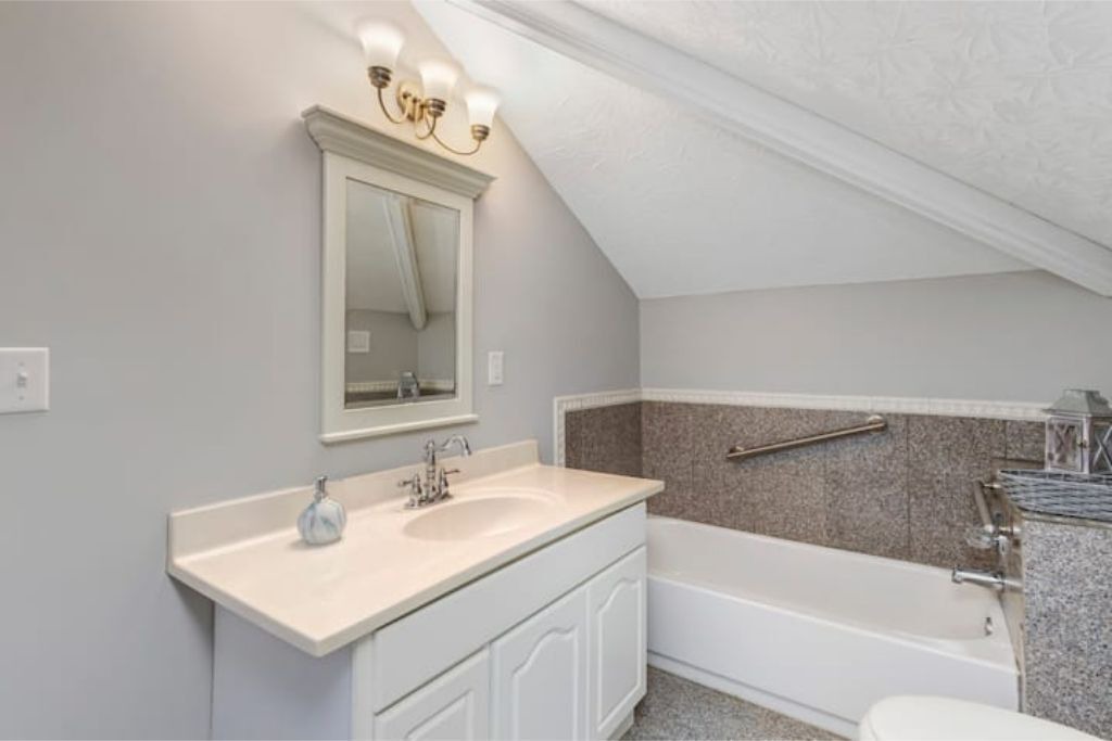Photo of Bathroom in Ashland City