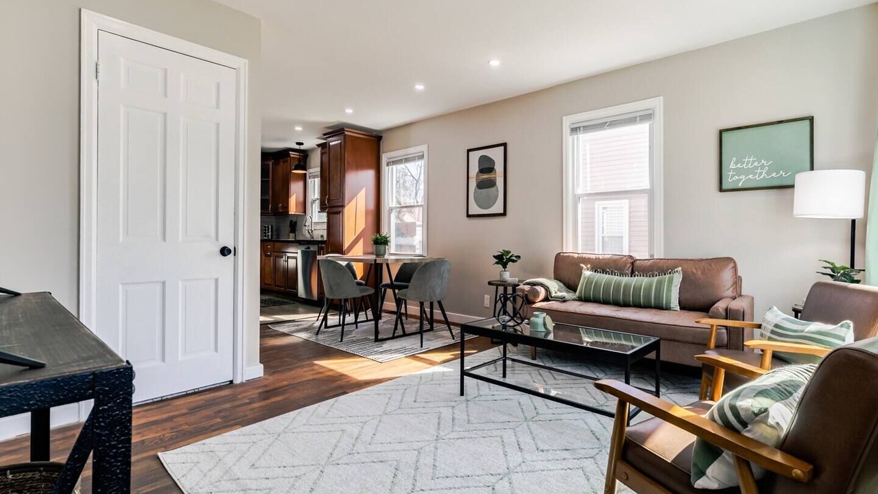 Photo of Livingroom in Lansing