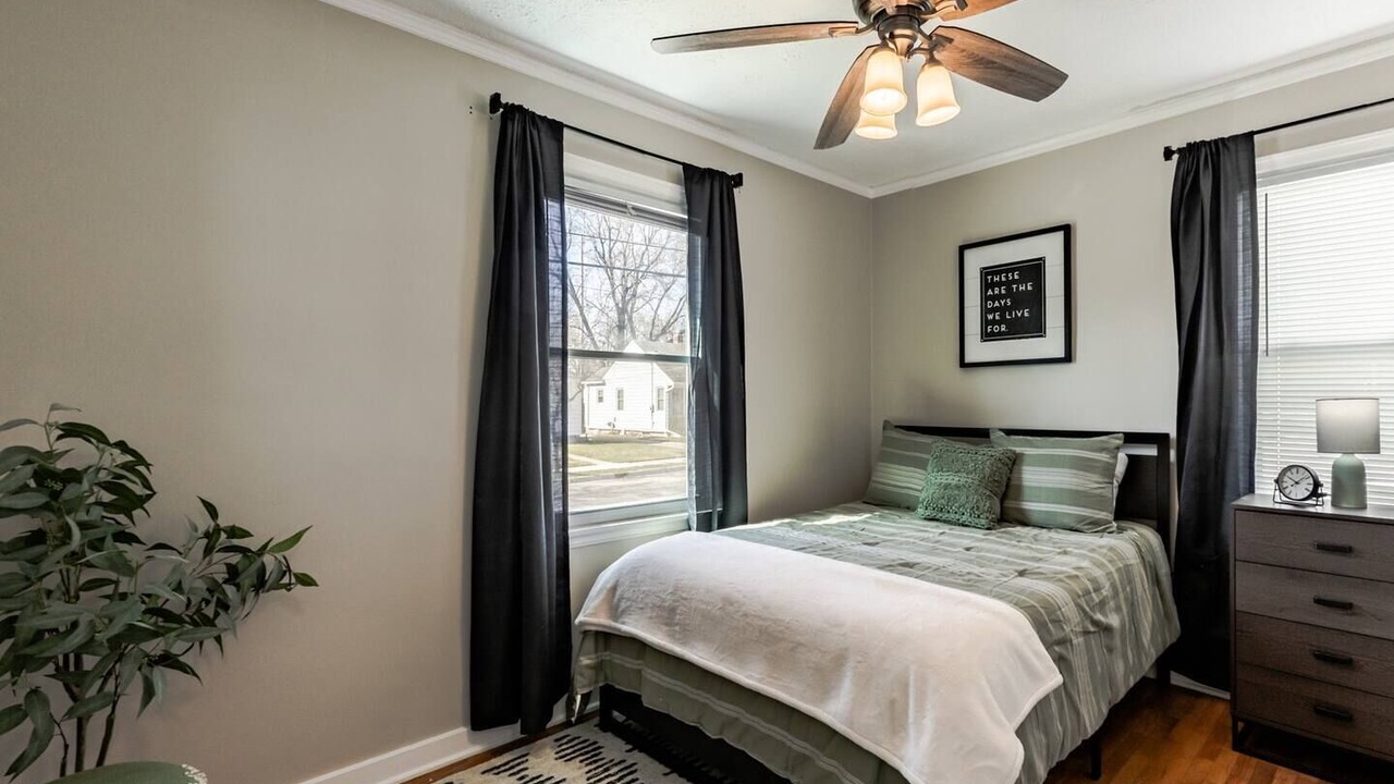 Photo of Bedroom in Lansing